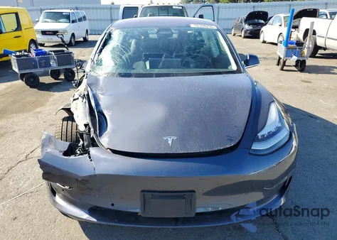 2017 Tesla Model 3 z USA, uszkodzony, nr VIN 5YJ3E1EA0HF002799